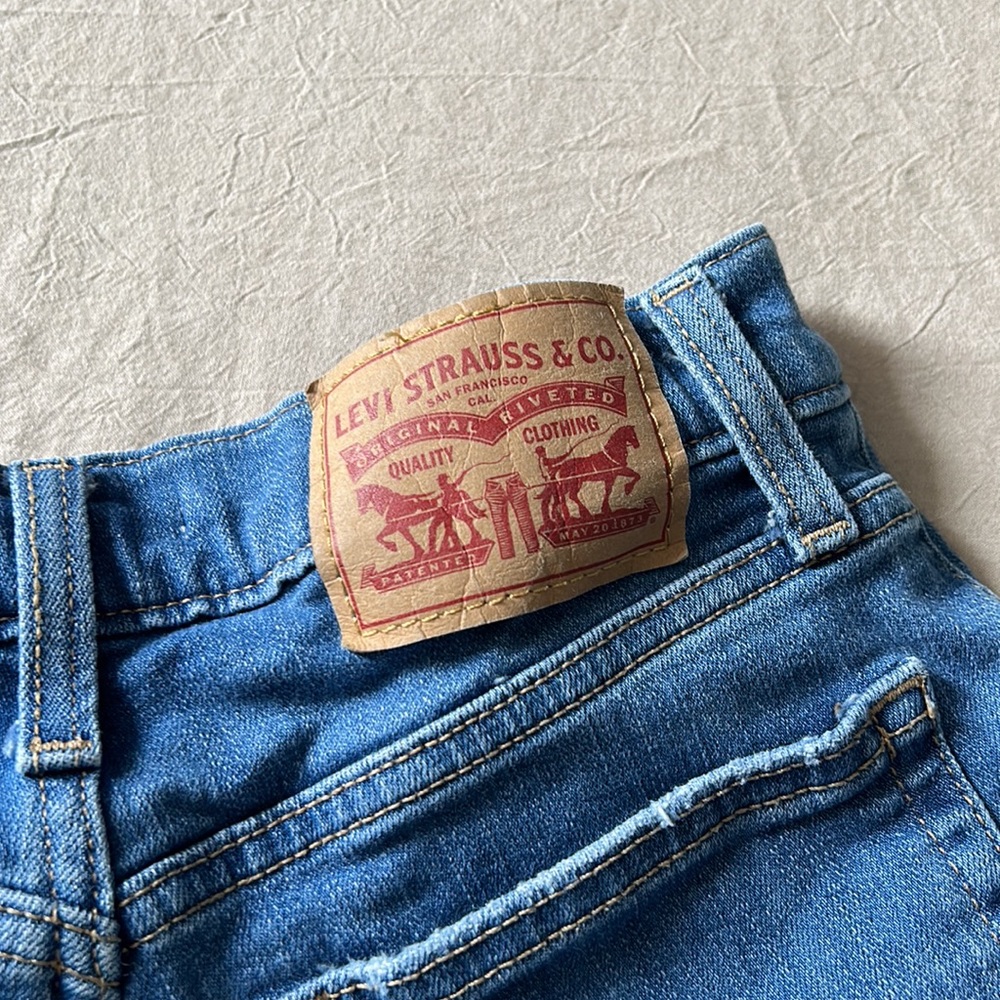 Levi High Rise Shorts - Picture 3 of 3
